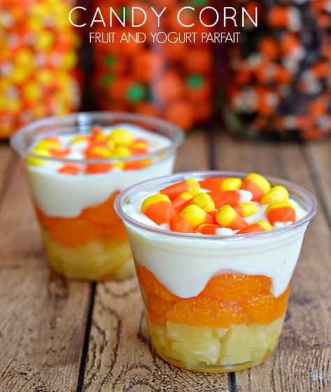 Candy Corn Fruit and Yogurt Parfait for Halloween Candy Corn Jello, Candy Corn Jello Shots, Candy Corn Recipe, Halloween Jello, Yogurt Parfait Recipe, Fruit And Yogurt Parfait, Jello Cups, Parfait Desserts, Hallowen Ideas