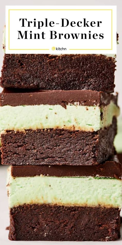 We gave our classic fudge brownie recipe a St. Patrick's Day holiday twist with a dollop of mint buttercream in between. They are easy to make in advance, especially if you bake the brownies in advance and add the ganache afterwards. This is the ideal dessert for kids and adults alike. Grasshopper Brownies, Classic Fudge, Mint Brownies Recipe, Mint Buttercream, Dessert For Kids, Fudge Brownie Recipe, Butter Mints, Mint Brownies, Fudge Brownie