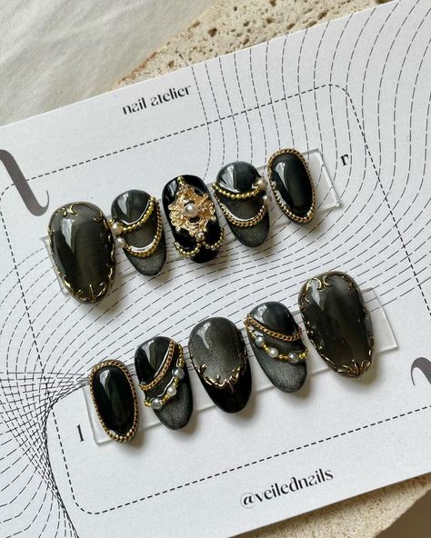 Ateez Nails, Ongles Design, Dark Nail Art, Black Gold Nails, Girls Nail Designs, Different Shades Of Black, Natural Gel Nails, Brown Nails Design, Gold Nail Art