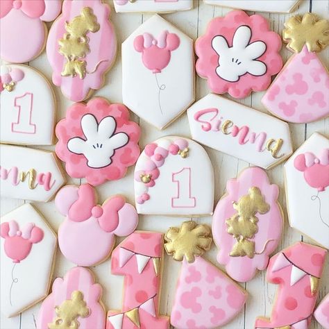 Pastel Minnie Mouse, 40th Birthday Cookies, Disney World Birthday, Design Cookies, Mouse Cookies, Minnie Mouse Cookies, Girl Birthday Party Ideas, Sugar Mama, Disney Birthday Party