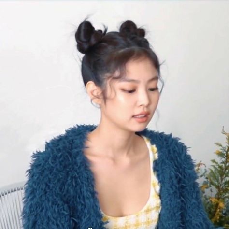 Jennie icon blackpink Two Buns Hairstyle, Kim Hair, Two Buns, Kpop Hair, Jennie Icon, Hair Arrange, Hair Up Styles, Aesthetic Hair, Up Styles