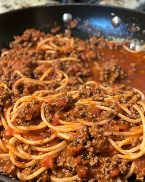 Every time I whip this up, the house smells incredible. It's always a crowd pleaser. Spaghetti And Meat Sauce, Homemade Spaghetti Sauce Recipe, Spaghetti Recipes Easy, Sauce Spaghetti, Spaghetti Meat Sauce, Spaghetti Sauce Recipe, Homemade Spaghetti Sauce, Homemade Spaghetti, Grilled Cheese Recipes