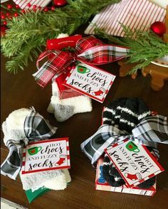 Simple, budget friendly gifts for teachers. neighbors and friends with FREE printable tags Christmas Gifts For Teachers, Budget Friendly Christmas Gifts, Christmas Socks Gift, Appreciation Gifts Diy, Teacher Holiday Gifts, Coworkers Christmas, Easy Budget, Free Printable Tags, Budget Friendly Gift