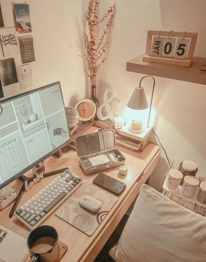 Cozy Desk, Study Desk Decor, Aesthetic Room Ideas, Pc Table, Desk Inspiration, Desk Makeover, Bedroom Setup, Office Room Decor, Pinterest Room Decor