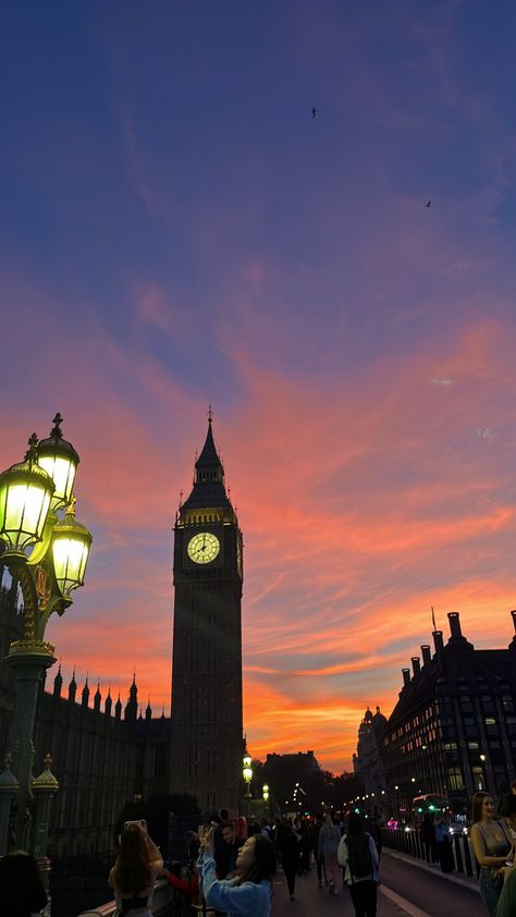 London Evening Aesthetic, London Romance Aesthetic, London Skyline Aesthetic, Sunset In London, London Asthetics Photos, London Vision Board, London Wallpaper Aesthetic, London Aesthetic Wallpaper, Winning Aesthetic