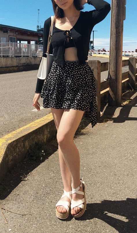 Black Skirt With Flowers Outfit, Short Flower Skirt Outfit, Black Flower Skirt Outfit, Short Floral Skirt Outfit, Black Skirt Outfit Spring, Flowy Short Skirt Outfit, Flower Print Skirt Outfit, Short Flowy Skirt Outfit, Black Floral Skirt Outfit