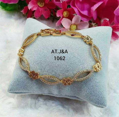 Material rhodium + alloy lapis emas 18k.  Kualitas import premium.  Order wa 0812 80 599 499  Grade AAA+  #gelangcartier #gelangtanganemas #gelang Cartier, Gold