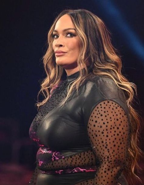 Nia Jax Model, Nia Jax Wwe, Wwe Women's Division, Queen Of The Ring, Nikki And Brie Bella, Nia Jax, Wwe Female, Brunette Hair With Highlights, Red Hair Woman