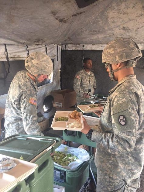 Army Pics Soldiers Photo, Us Army Pictures, Army Pics Soldiers, Scammer Pictures Soldiers, Army Format, Military Doctor, Military Food, Military Pics, Female Army Soldier