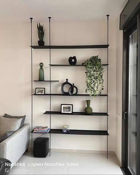 Minimal Bookshelf Decor, Home Hall Design, Interior Minimalista, Shelving Design, Dining Room Seating, Living Room Design Inspiration, Wall Bookshelves, Living Room Shelves, Modern Shelving