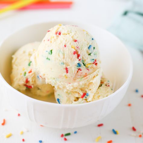 Birthday Cake Ice Cream, Food Reference, Ice Cream Birthday Cake, Cake Ice Cream, Vegetarian Cake, Creamed Eggs, Ice Creams, Ice Cream Cake, Whipped Cream