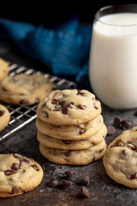 These Chocolate Chip Cookies are perfectly soft and buttery and so easy to make! This is the quintessential classic chocolate chip cookie recipe! Classic Chocolate Chip Cookies Recipe, Soft Chocolate Chip Cookies, Perfect Chocolate Chip Cookies, Slow Cooker Desserts, Choc Chip Cookies, Chocolate Chip Cookie Recipe, Chocolate Chip Recipes, Best Chocolate Chip Cookie, Chip Cookie Recipe