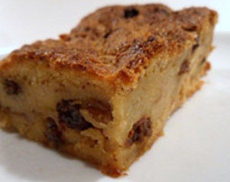 Bread Pudding With Raisins Recipe, English Bread Pudding, Traditional Bread Pudding, Raisin Bread Pudding, Best Bread Pudding Recipe, Puding Roti, Bread Pudding Easy, Old Fashioned Bread Pudding, Cinnamon Raisin Bread