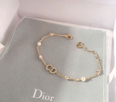 Dior Jwellary, Designer Jewelry High End, Dior Armband, Dior Bracelet Gold, Expensive Jewlery, Bracelet Dior, Luxury Gift Ideas, Dior Bracelet, Dior Luxury