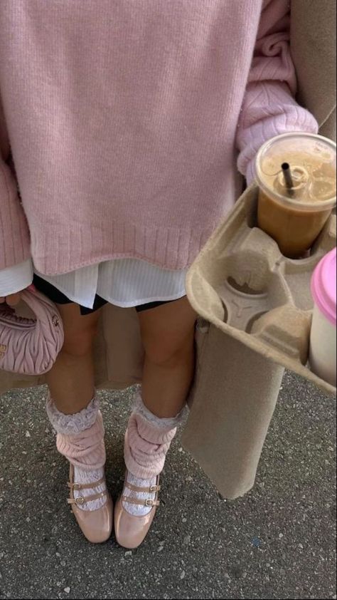 Girly Winter Outfits, Ballet Flats Outfit, Mode Boho, Pink Girly Things, Cold Weather Outfits, Chic Outfit, Favorite Sweater, Pink Outfits, Pink Outfit