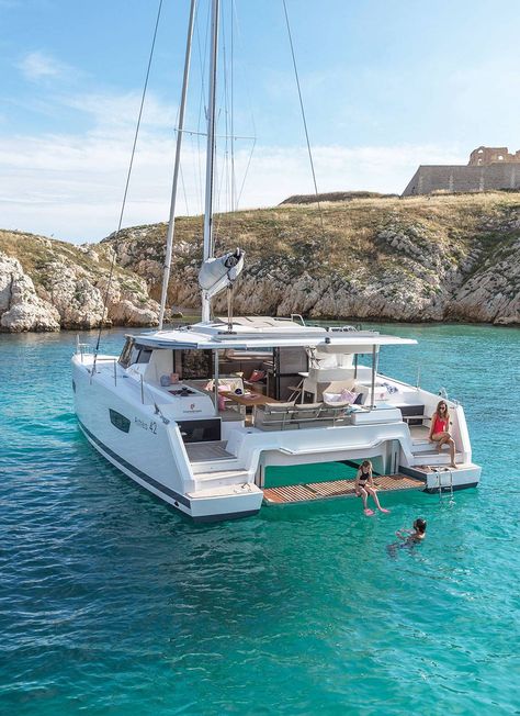 Cruising catamarans - Fountaine Pajot | The world reference Catamaran Pictures Ideas, Catamaran Aesthetic, Catamaran Living, Fountaine Pajot, Catamaran Boat, Sail Yacht, Cruise Italy, Vacation In Italy, Catamaran Yacht