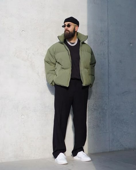 Olive Green Puffer Jacket Outfit Men, Winter Looks Men, How To Style A Green Jacket, Winter Street Wear Men, Men's Winter Casual Outfits, Puff Jacket Outfit Men, Style 2024 Trends, Green Puffer Jacket Outfit Men, Men Puffer Jacket Outfit