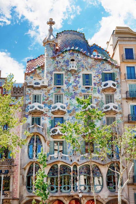 Discovering Gaudí’s Barcelona - Top Sights to Visit Barcelona Spain Travel, Lots Of Windows, Antoni Gaudi, Barcelona Travel, Palau, Beautiful Places To Travel, Barcelona Spain, Spain Travel, Best Cities