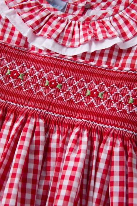 Smocking Fashion, Smocking Designs, Red Gingham Dress, Girls Frocks, Full Flared Skirt, Smocking Plates, Girls Smocked Dresses, Smocking Patterns, Smocked Clothes