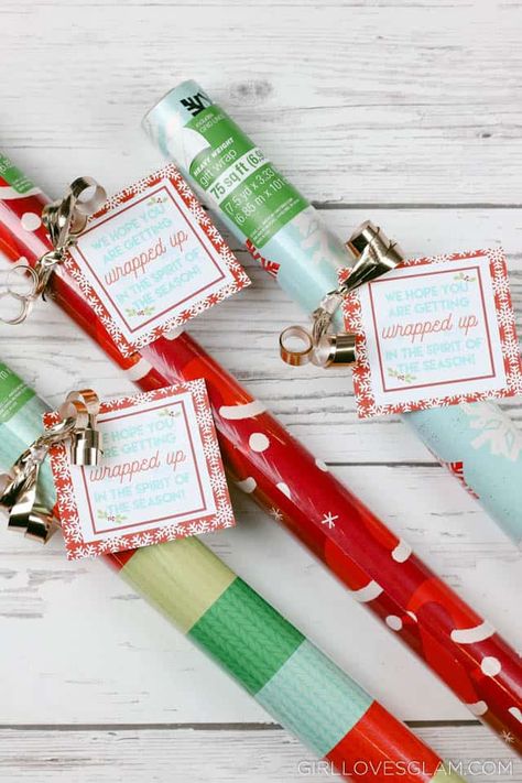 Wrapping Paper Neighbor Christmas Gift on www.girllovesglam.com Beautiful Christmas Wrapping, Christmas Presents For Girls, Gifts Paper, Christmas Neighbor, Neighbor Christmas Gifts, Christmas Gift Wrapping Paper, Wrapping Paper Rolls, Free Printable Gifts, Free Printable Gift Tags