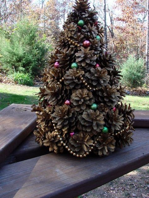 Pine Cone Tree, Pine Cone Christmas, Pine Cone Christmas Tree, Christmas Cones, Pine Cone Art, Christmas Pine Cones, Cone Trees, Cone Christmas Trees, Pine Cone Decorations