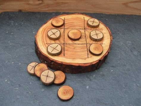 Wooden Tic Tac Toe Tre Kunst, Bar Mini, Wood Slice Crafts, Wood Burning Crafts, Diy Holz, Wooden Projects, Cub Scouts, Kids Wood, Into The Woods