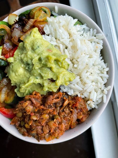 Plant Based Balanced Meal, Taco Bowls Vegetarian, Vegan Plant Based Meals, Lentil Taco Bowl, Vegan Meal Inspiration, Plant Based Work Lunch, Hearty Plant Based Meals, Plant Based Lunch Meal Prep, Meatless Mexican Recipes