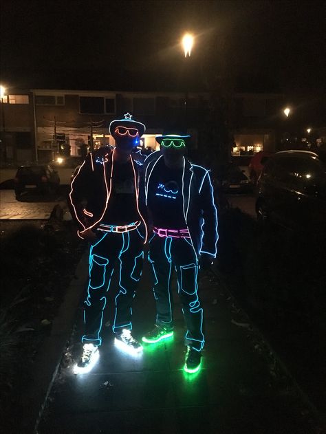 electroluminescent wire led suit at Soul Party Celebration Light Up Costume Ideas, Neon Outfit Ideas Men, Glow In The Dark Costume Ideas, Glow Party Ideas Outfits, Neon Outfits Men, Neon Party Outfits Men, Neon Party Outfit Ideas, Neon Clothes Party, Mens Alien Costume