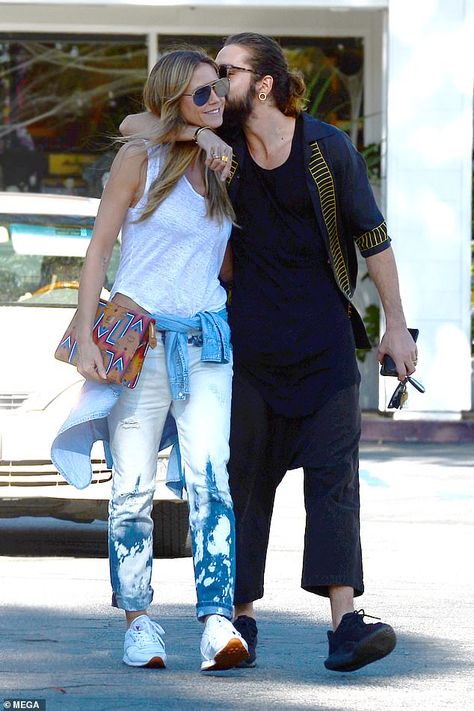 Bill Kaulitz And Heidi Klum, Ed Hardy Celebrities, Tom Kaulitz And Heidi Klum And Bill, Heidi Klum Style, Reebok Classic Sneakers, Maternity Street Style, Popular Tv Series, Style Finder, Tom Kaulitz