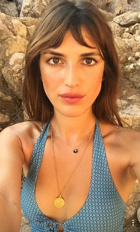 Jeanne Damas #bangs #hair Jeanne Damas Summer, Makeup Calendar, French Fringe, Jeanne Damas Style, French Makeup, Jeanne Damas, French Beauty, French Hair, Simplify Your Life