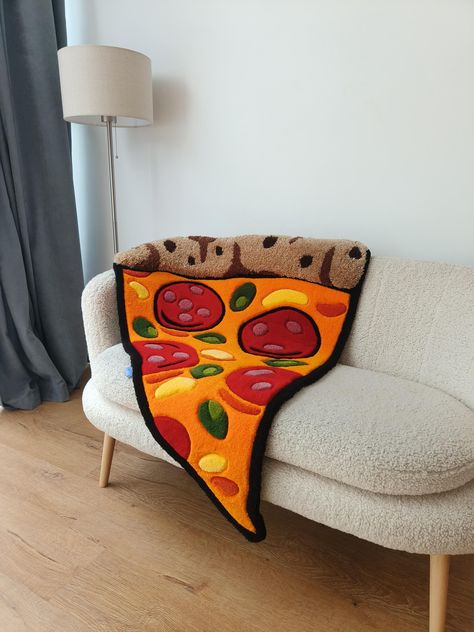 Add a slice of fun to your home with our 3D Tufted Pizza Slice Rug! Crafted with varying pile heights of 1.5 cm and 4.5 cm, this unique rug is made from 100% hypoallergenic acrylic, ensuring comfort and safety for all. Perfect for adding a whimsical touch to any room, it's available in multiple sizes to fit your space perfectly: 80x65 cm (32x26 in), 100x75 cm (40x30 in), 120x90 cm (47x36 in), 150x115 cm (59x45 in), 170x130 cm (67x51 in), and 200x155 cm (79x61 in). The photo showcases the 120x90 Room With Multiple Rugs, Pacman Rug, Room Rugs Ideas Bedrooms, Spongebob Rug, Pizza Area, Kitchen Decor Minimalist, 3d Rugs, Carpet Tufting, Fun Rug