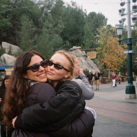 𝐒𝐨́ 𝐯𝐞𝐦 𝐥𝐞𝐫 𝐞 𝐬𝐞 𝐢𝐥𝐮𝐝𝐢𝐫 #fanfic # Fanfic # amreading # books # wattpad Lily Rose Depp, Lily Rose, Teenage Dream, On Film, Insta Inspo, Pic Ideas, Photo Inspo, Dream Life, The Middle