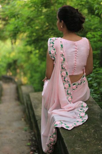 Best ethnic wear and fabric options for women during and post pregnancy: https://thechampatree.in/2016/12/09/during-and-post-pregnancy/ Pure Chiffon Sarees, Blouse Back Neck Designs, Sari Blouse Designs, Saree Blouse Patterns, Choli Designs, Salwar Kamiz, Unique Blouse Designs, Pure Chiffon, Designer Saree Blouse Patterns