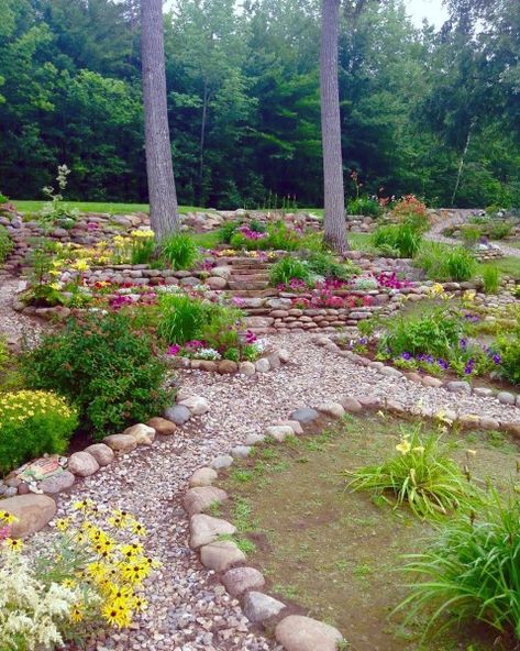 Top 40 Best Stone Edging Ideas - Exterior Landscaping Designs Fieldstone Edging, Easy Borders, Rock Pathways, Rocks Decor, Alter Arrangements, Rock Edging, Stone Flower Beds, Backyard Fountain, Exterior Landscaping