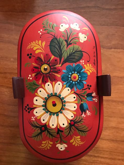 Norwegian Floral Design, Norwegian Art Paintings, Norwegian Painting, Os Rosemaling, How To Start Painting, Norwegian Art, Rosemaling Pattern, Norwegian Folk Art, Norwegian Rosemaling