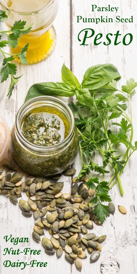 Vegan Parsley Pesto, Parsley Pesto Recipe, Pesto Recipes Dinner, Dairy Free Pesto, Parsley Recipes, Parsley Pesto, Vegan Dips, Dairy Free Soup, Italian Sauce