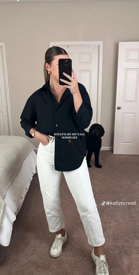 Simple Business Casual Outfits With Sneakers, Casual Work Attire With Sneakers, Teachers Casual Outfits, Summer Outfit For Work Casual, La Business Casual Outfits, Blundstone Business Casual Outfit, Sneakers Teacher Outfit, Chino Outfits Women's, Classic Outfits Midsize