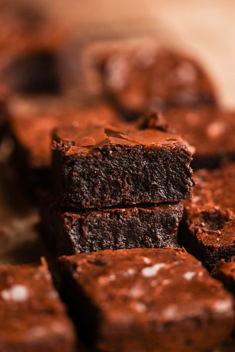 Easy Chocolate Fudge Brownies | Sturbridge Bakery Sturbridge Bakery, Easy Chocolate Fudge, Shortbread Bars, Chocolate Fudge Brownies, Cookie Brownie Bars, Crinkle Top, Blondie Brownies, Types Of Chocolate, Taste And See