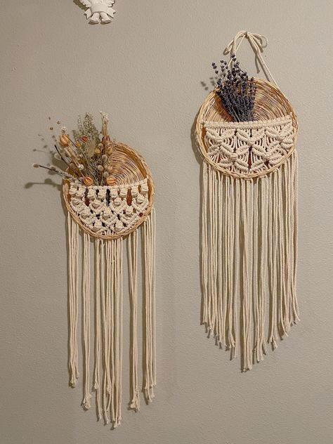 Hanging Wall Macrame, Macrame Wall Hanging Basket, Pottery And Macrame, Macrame Basket Wall Hanging, Macrame Pocket Wall Hanging, Macrame Wall Basket, Macrame Wall Pocket, Macrame Pocket, Macrame Baskets