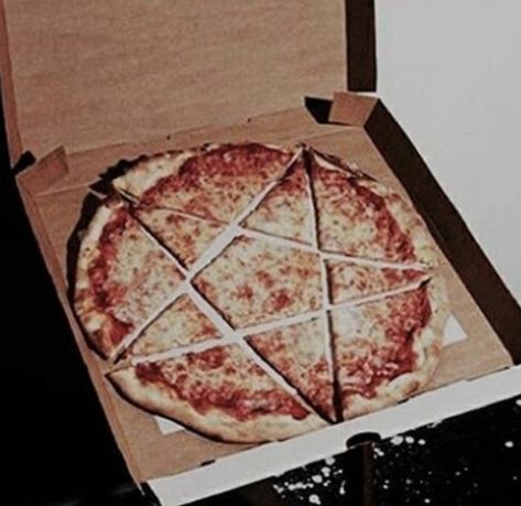 웃긴 사진, Witch Aesthetic, A Pizza, Grunge Photography, Laura Lee, Aesthetic Grunge, American Horror Story, Grunge Aesthetic, Lady Gaga