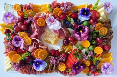 Flower Charcuterie Board, Midsommar Party, Gigi Birthday, Flower Dinner, Fruit Board, Assorted Nuts, Christmas Charcuterie, Cut Strawberries, Refreshing Snacks