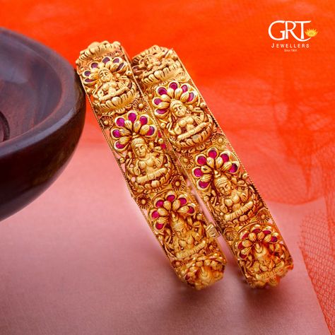 Nakshi Bangles Gold, Bangles Gold Design, Lakshmi Bangles, Compliment Yourself, Latest Indian Jewellery, Lakshmi Devi, Gold Temple Jewellery, Gold Bangles For Women, Gold Bangle Set