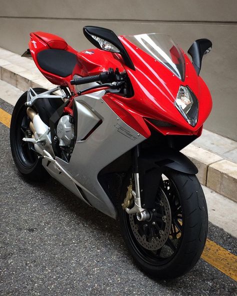 Mv Agusta F3 675, Moto Ninja, Mv Agusta F3, Bike Garage, Ducati Motorbike, Rwb Porsche, Ktm Rc, Motorcycle Sports, Kawasaki Bikes