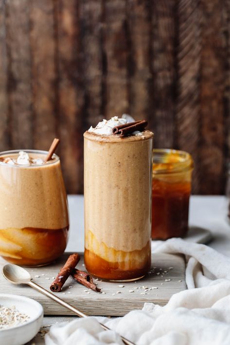 Cinnamon Coffee Smoothie, Halloween Smoothies, Pumpkin Smoothie Healthy, Pumpkin Smoothie Recipe, Autumn Drinks, Yummy Breakfast Smoothies, Winter Smoothies, Oatmeal Granola, Collagen Smoothie