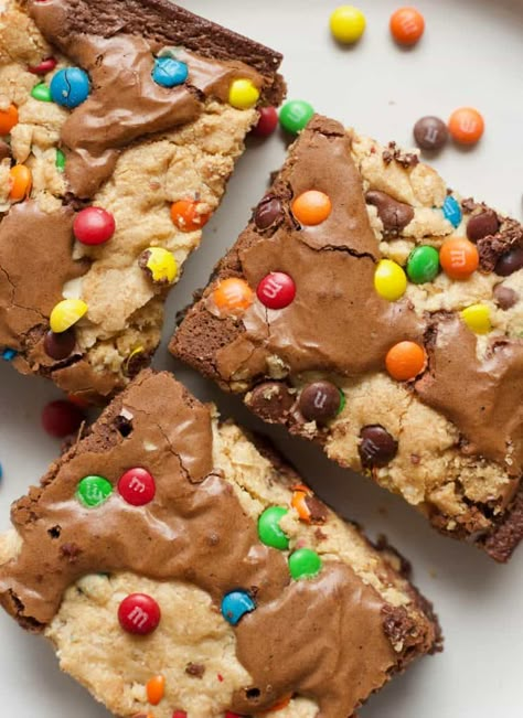 Monster Cookie Brownies Candy Bar Brownies, The Best Fudgy Brownies, Best Fudgy Brownies, Biscoff Cupcakes, Blondies Cookies, Cake No Bake, Fudgy Chocolate Brownies, Squash Pie, Cookie Brownies