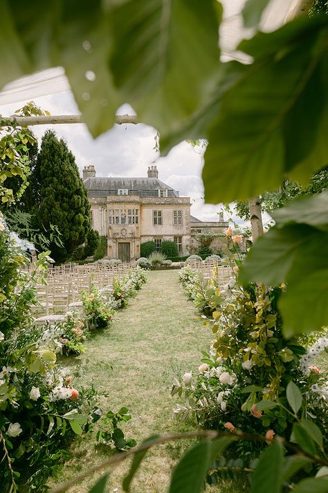 Manor Wedding Ideas, Wedding English Style, Estate Garden Wedding, Historic Estate Wedding, Uk Wedding Venues English Country, Uk Countryside Wedding, Uk Garden Wedding, English Wedding Venues, Country Manor Wedding