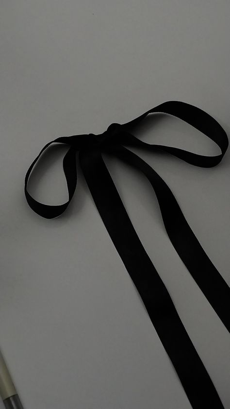 Ribbons Coquette, Bow Wallpaper, Dark Feminine Aesthetic, Pop Art Wallpaper, Black Wallpaper Iphone, Graphic Wallpaper, Black And White Aesthetic, Black Aesthetic Wallpaper, Black Ribbon