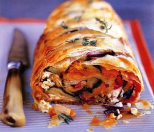 Vegetable Pastry Recipes, Savoury Strudel, Give Me Some Oven, Roasted Vegetable Strudel, Vegetable Strudel, Veggie Main Dishes, Savoury Pies, Vegan Pie, Roasted Vegetable