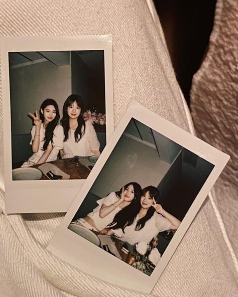 Korean Hairstyles, Korean Best Friends, 얼굴 그리기, Bff Photoshoot Poses, 사진 촬영 포즈, Bff Photoshoot, Best Friends Aesthetic, Polaroid Pictures, Cute Friend Pictures