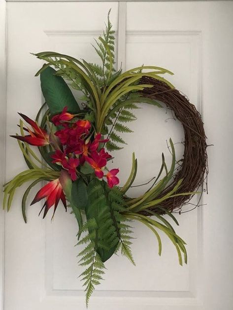 Hawaiian Wreath, Japanese Flower Arrangement, Tropical Wreath, Tropical Floral Arrangements, Summer Mesh Wreaths, Hawaiian Christmas, Japanese Flower, Tropical Christmas, Arrangement Ideas